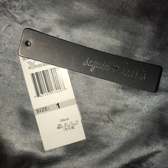 BEAUTIFUL MAROON PROM DRESS - Picture 8 of 8